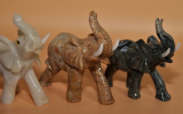 Verschiedene Elefanten aus Speckstein