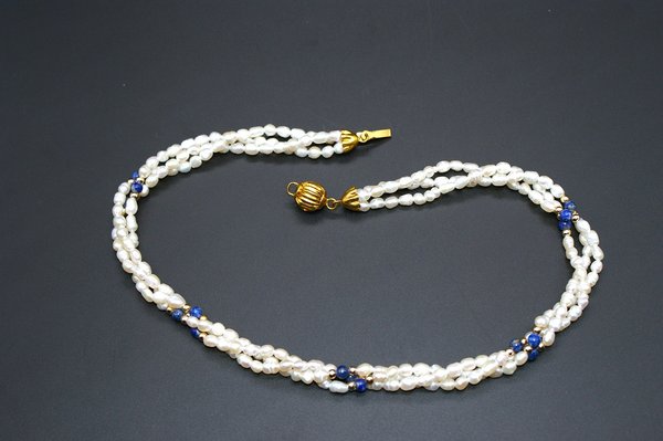 Halskette, Süßwasser- und Lapisperlen, 3 mm, dreifach gedreht, Schließe Metall vergoldet, Länge 41